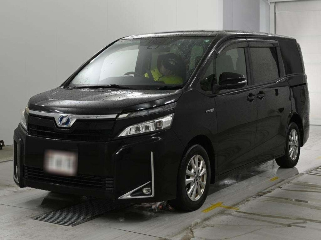 TOYOTA VOXY — фото