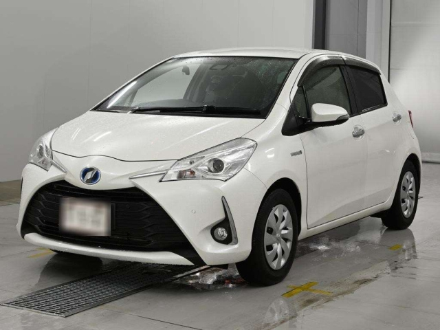TOYOTA VITZ — фото