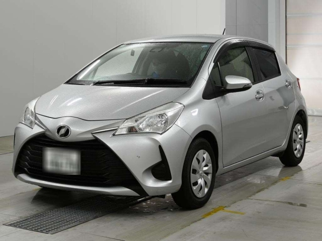 TOYOTA VITZ — фото