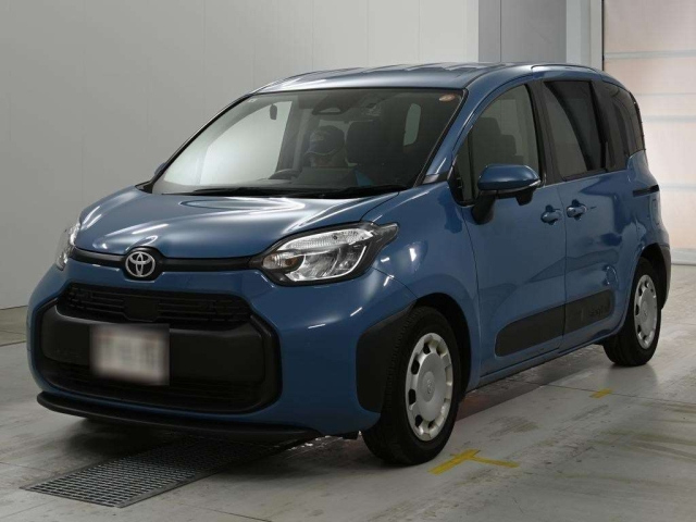 TOYOTA SIENTA — фото