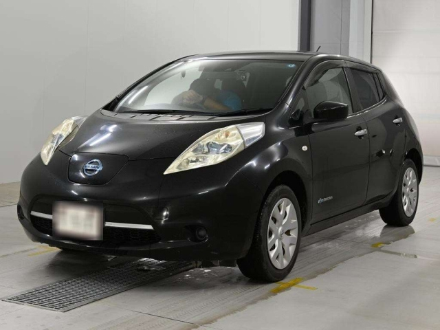 NISSAN LEAF — фото