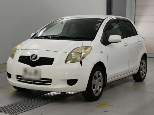 TOYOTA VITZ — фото