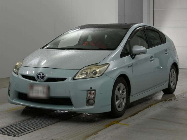 TOYOTA PRIUS — фото