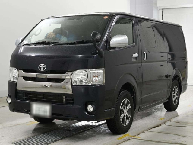 TOYOTA HIACE — фото