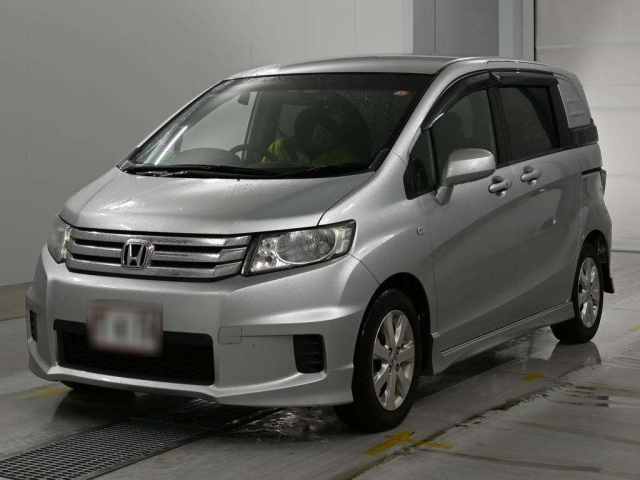 HONDA FREED — фото