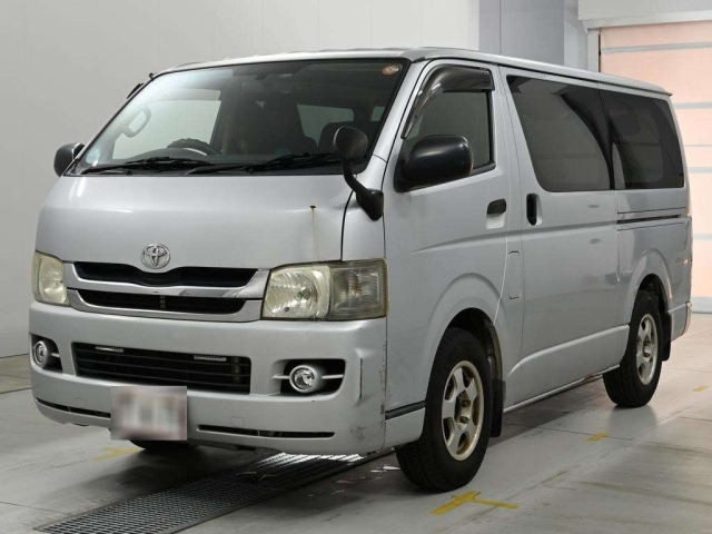 TOYOTA HIACE — фото