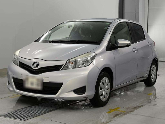 TOYOTA VITZ — фото