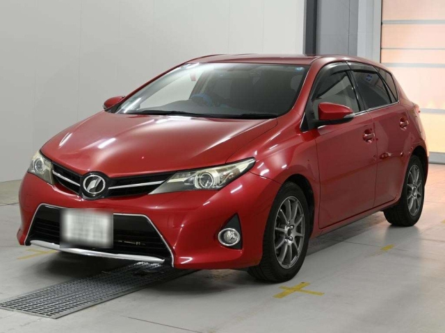 TOYOTA AURIS — фото