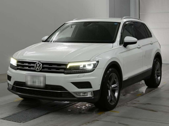 VOLKSWAGEN TIGUAN — фото