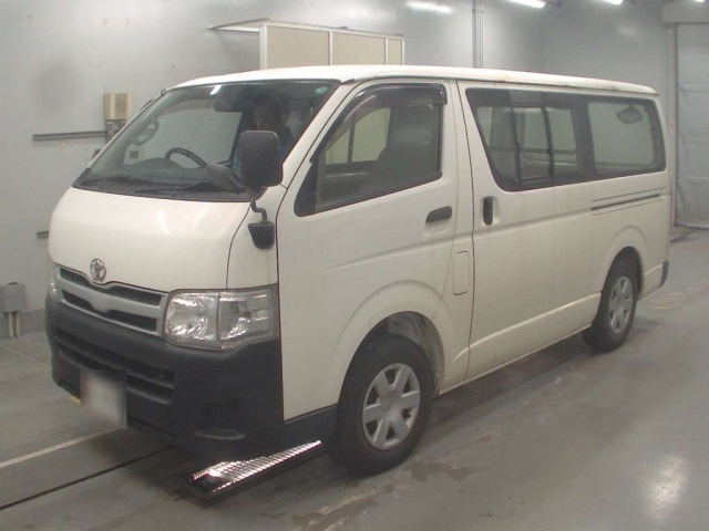 TOYOTA HIACE — фото