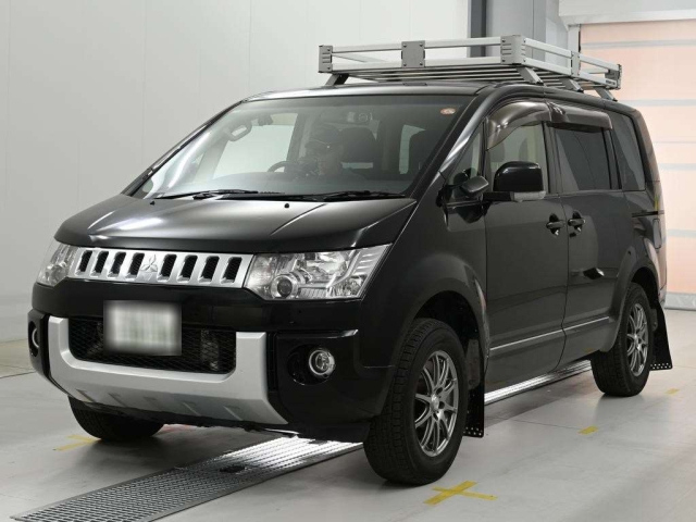 MITSUBISHI DELICA — фото
