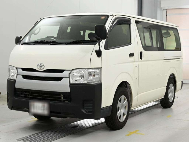 TOYOTA HIACE — фото