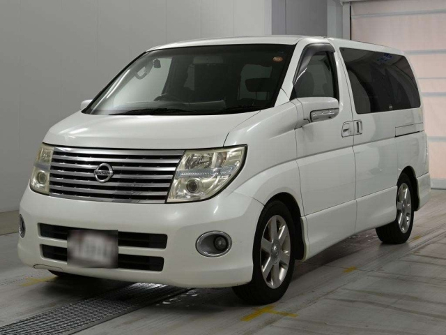 NISSAN ELGRAND — фото