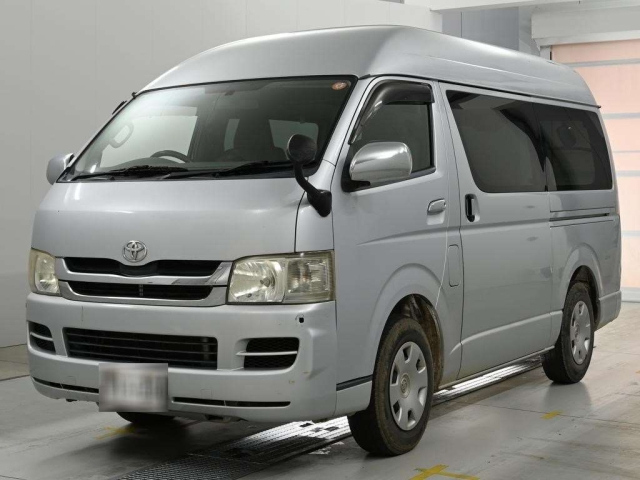 TOYOTA HIACE — фото