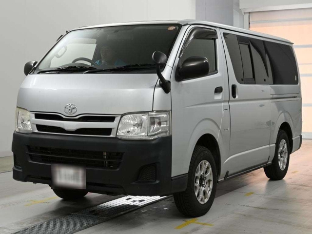 TOYOTA HIACE — фото