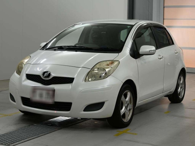 TOYOTA VITZ — фото