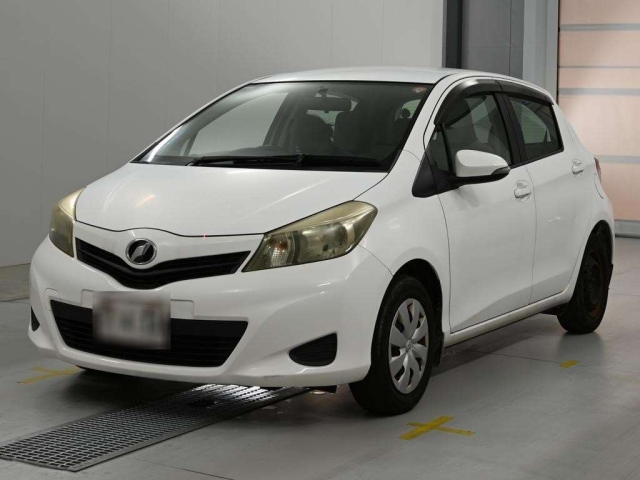 TOYOTA VITZ — фото