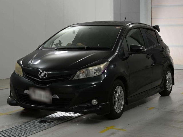 TOYOTA VITZ — фото