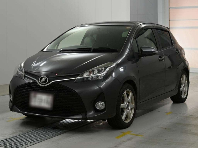 TOYOTA VITZ — фото