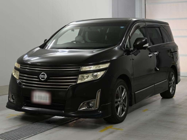 NISSAN ELGRAND — фото