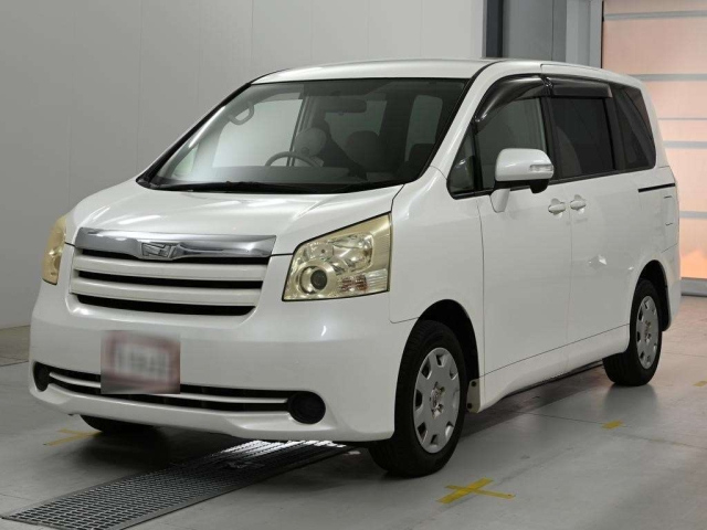 TOYOTA NOAH — фото