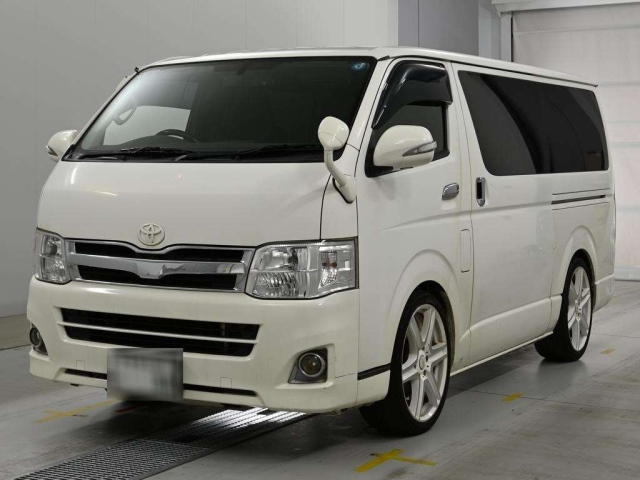TOYOTA HIACE — фото