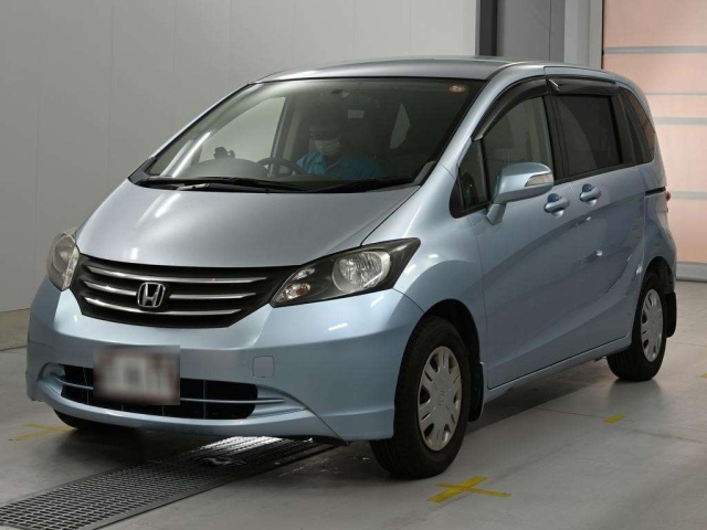 HONDA FREED — фото