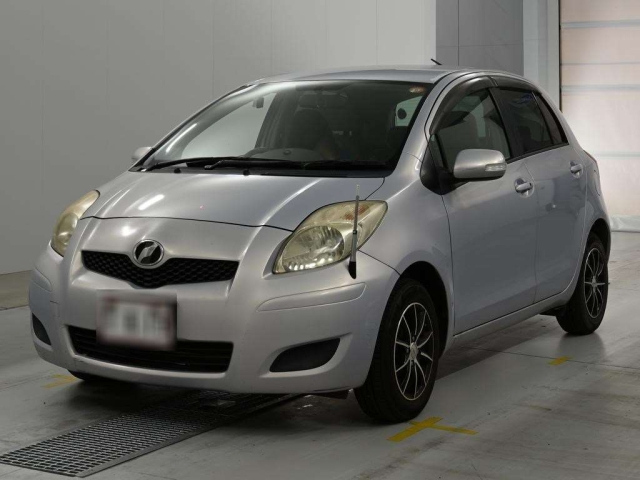 TOYOTA VITZ — фото
