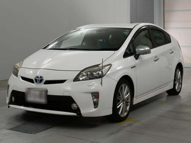 TOYOTA PRIUS — фото