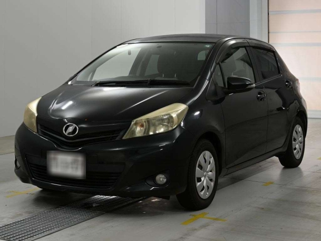 TOYOTA VITZ — фото