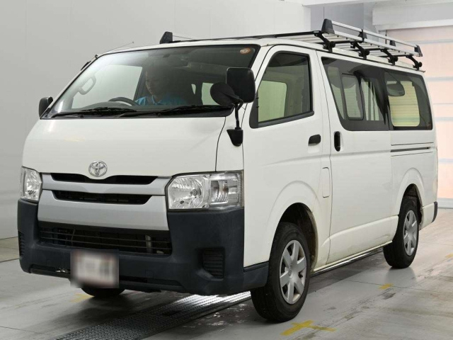 TOYOTA HIACE — фото