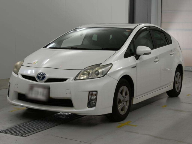 TOYOTA PRIUS — фото