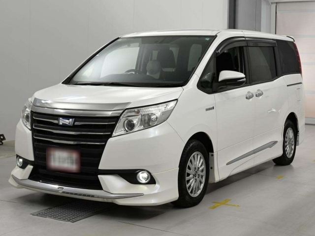 TOYOTA NOAH — фото