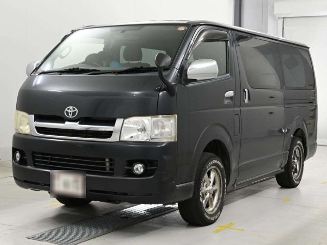 TOYOTA HIACE — фото