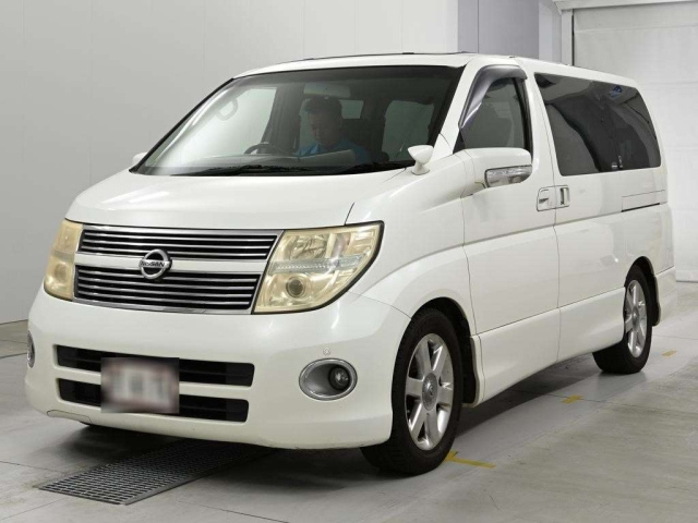 NISSAN ELGRAND — фото