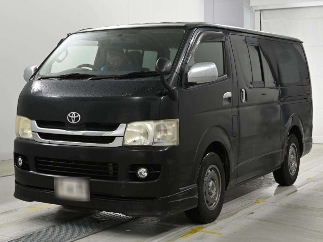 TOYOTA HIACE — фото