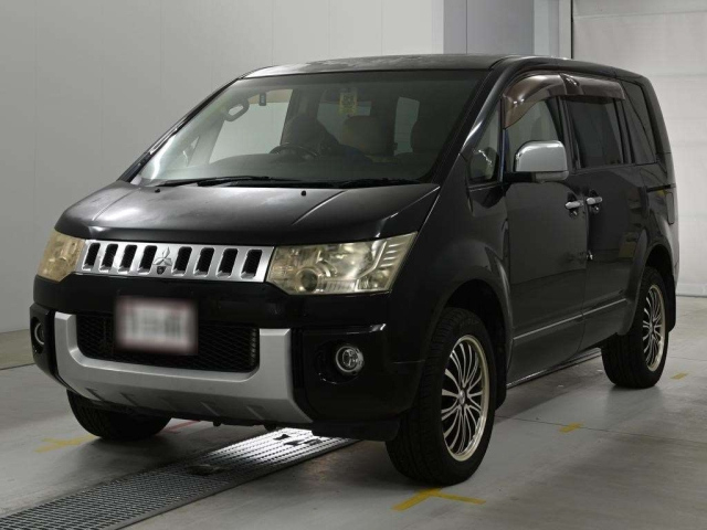 MITSUBISHI DELICA — фото