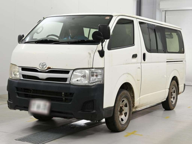 TOYOTA HIACE — фото