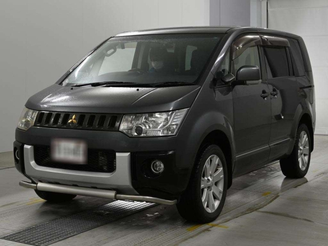 MITSUBISHI DELICA — фото