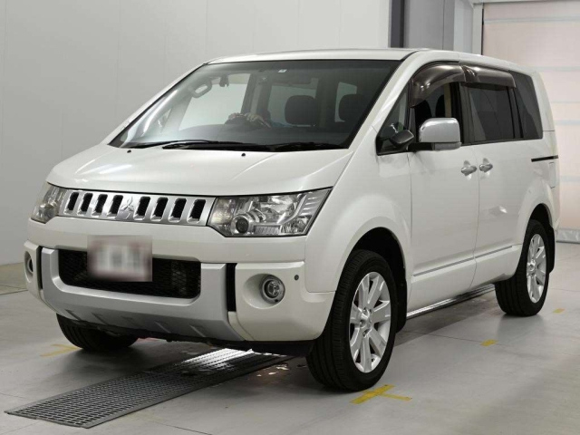 MITSUBISHI DELICA — фото