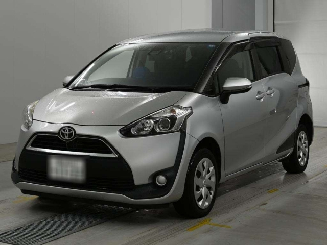 TOYOTA SIENTA — фото