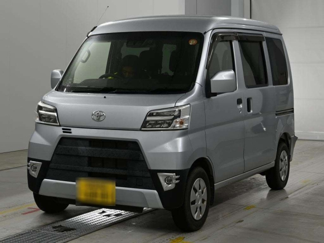 TOYOTA PIXIS — фото
