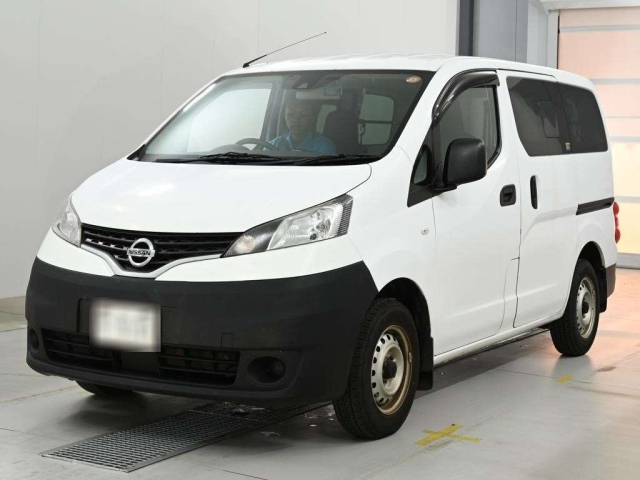 NISSAN NV200 — фото