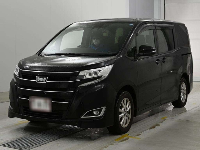 TOYOTA NOAH — фото