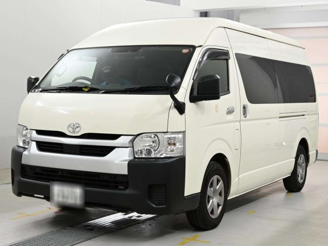 TOYOTA HIACE — фото