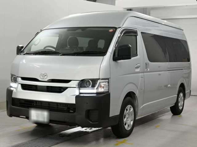 TOYOTA HIACE — фото