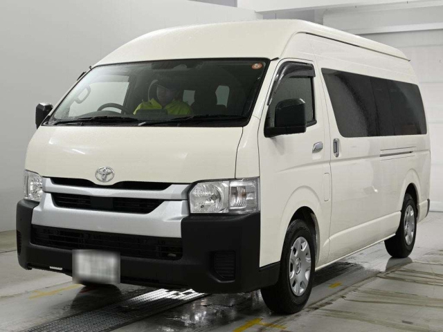 TOYOTA HIACE — фото