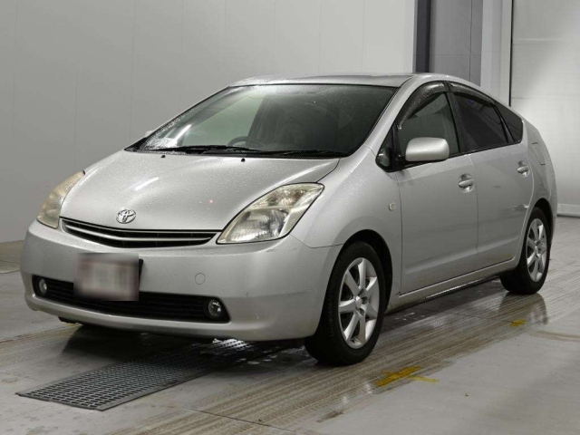 TOYOTA PRIUS — фото