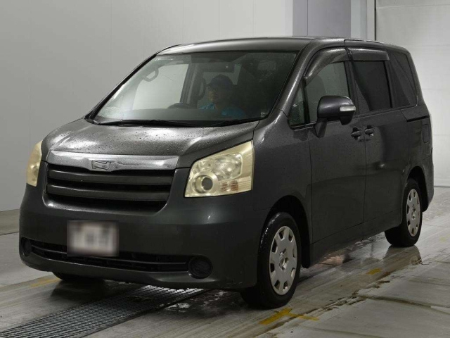 TOYOTA NOAH — фото
