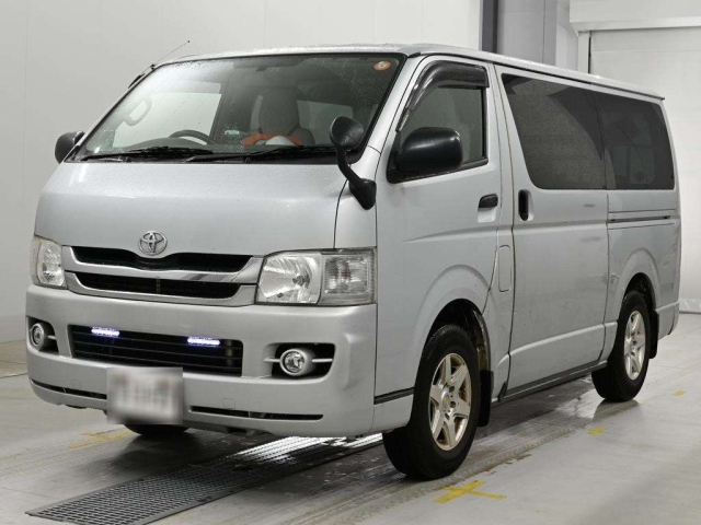TOYOTA HIACE — фото